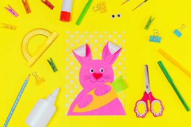 DIY ve çocukların yaratıcılığı. Adım adım: Tavşan ve havuçlu bir Paskalya kartı yap. Çocuklar el yapımı Paskalya gemisi. Üst Görünüm Adımları