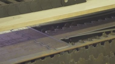 Metal, ayrıntı kesim plazma tedavisi için çalışan makine.