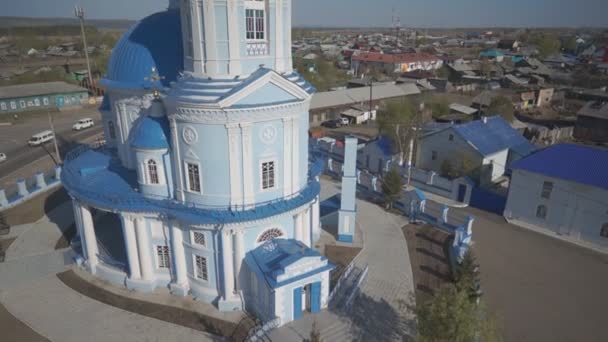 Panorámás kilátás nyílik a gyönyörű ortodox egyház. — Stock videók