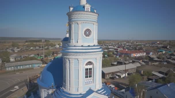 Panoramautsikt över ortodoxa kyrkan tower. — Stockvideo