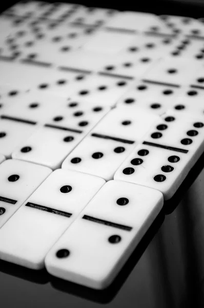 Černé a bílé Domino — Stock fotografie