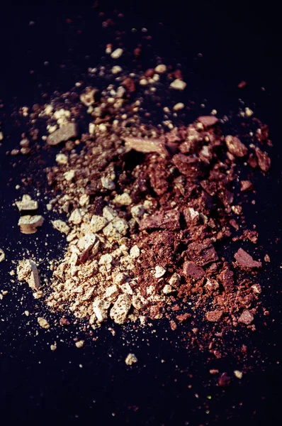 Scattered eye shadow