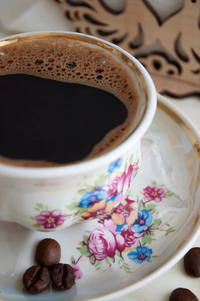 Vintage cup of coffee and coffee beans — Stock Photo, Image