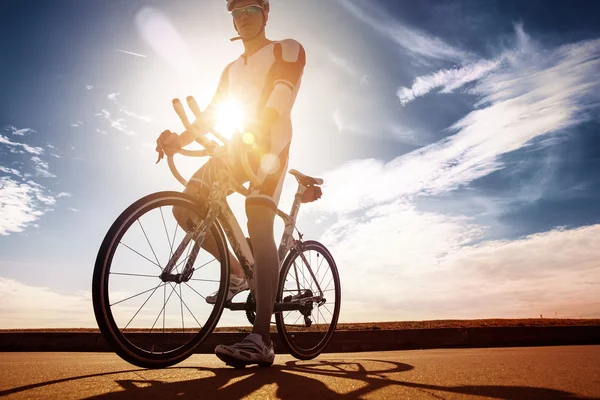 Ciclista ao sol — Fotografia de Stock