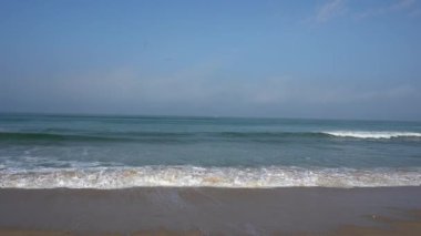 Soustons Sahili 'nde Doğal Ses ile muhteşem Rolling Ocean Waves, Fransa-Videosu Fransa' nın Atlantik sahili boyunca Soustons Sahili 'nde çekilen doğal dalga sesleriyle muhteşem okyanus dalgalarını yakalıyor..