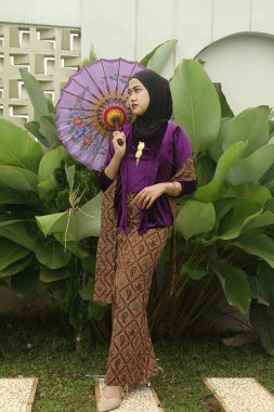 Şemsiyeli Cava kadın tarzı