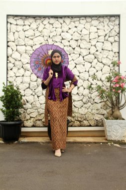 Şemsiyeli Cava kadın tarzı