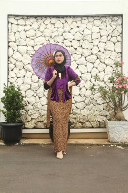 Geleneksel java tarzında güzel bir kadın.