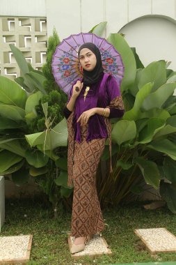 Geleneksel java tarzında güzel bir kadın.