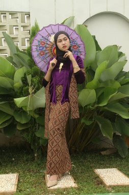 Geleneksel java tarzında güzel bir kadın.