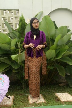 Geleneksel java tarzında güzel bir kadın.