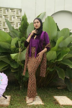 Geleneksel java tarzında güzel bir kadın.