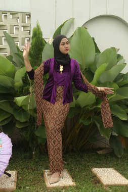 Geleneksel java tarzında güzel bir kadın.