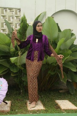 Geleneksel java tarzında güzel bir kadın.