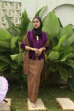 Geleneksel java tarzında güzel bir kadın.