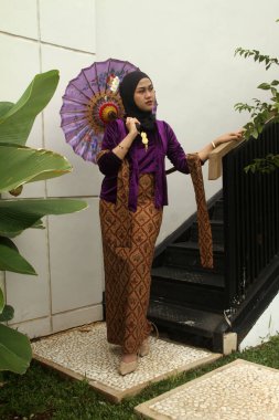 Geleneksel java tarzında güzel bir kadın.