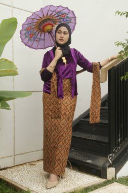 Geleneksel java tarzında güzel bir kadın.