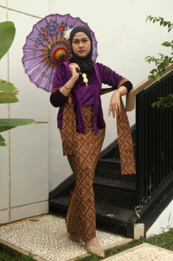 Geleneksel java tarzında güzel bir kadın.