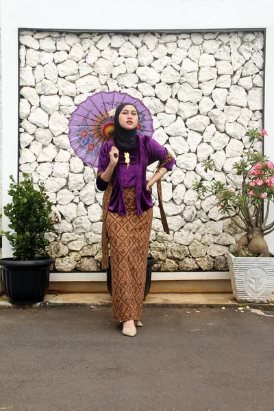 Şemsiyeli Cava kadın tarzı