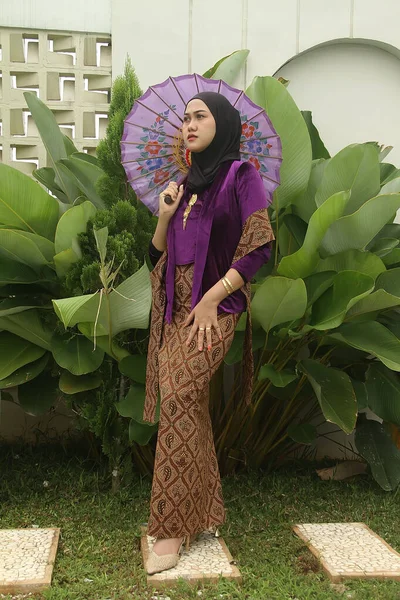 Geleneksel java tarzında güzel bir kadın.