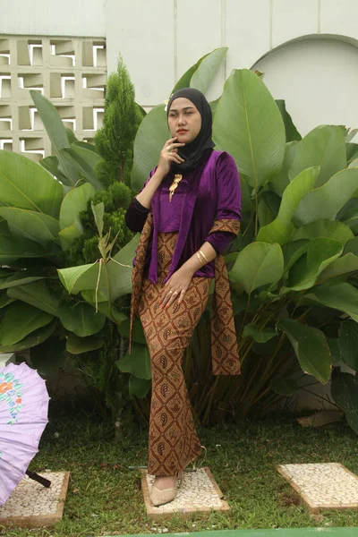 Geleneksel java tarzında güzel bir kadın.