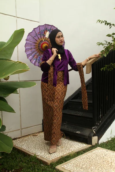 Geleneksel java tarzında güzel bir kadın.