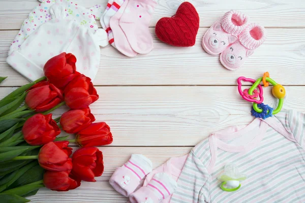 Ovanifrån uppsättning mode trendiga rosa grejer för baby girl — Stockfoto