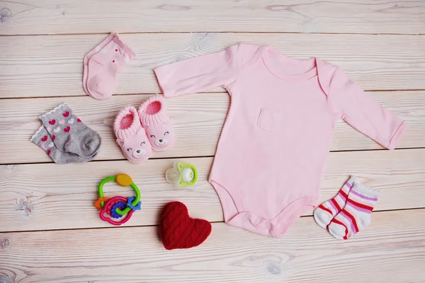 Top view conjunto de moda material rosa na moda para bebê menina — Fotografia de Stock