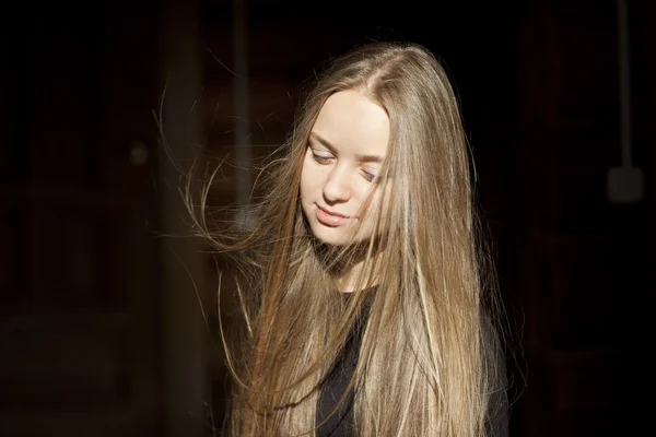 Sarışın genç kadın — Stok fotoğraf
