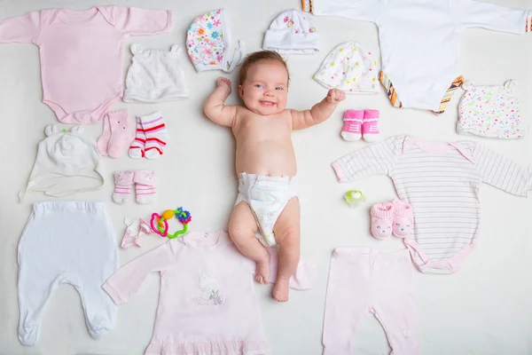Üstten Görünüm moda trendi pembe şeyler kız bebek, Bebek moda kavramı için ayarlayın. Yeni doğan ilk giysileri ile