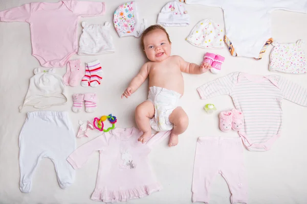 Top ver conjunto de moda de moda cosas de color rosa para niña, concepto de moda de bebé. El recién nacido con la primera ropa — Foto de Stock