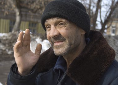 Yoksulluk, sokakta adam portresi