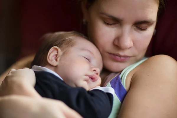 Mãe com o bebê — Fotografia de Stock