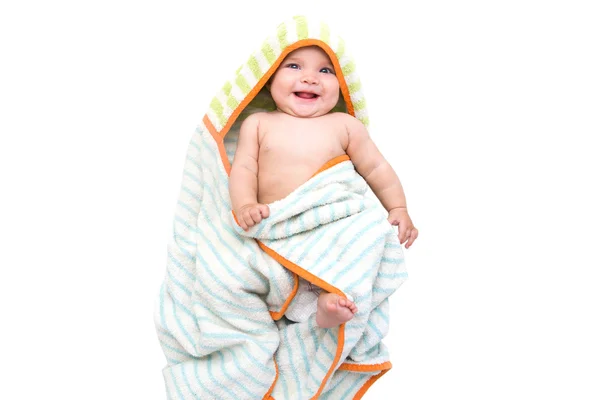 Adorable bebé, mirando bajo la toalla — Foto de Stock