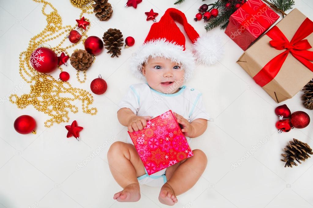 Bebe Premier Noel Beau Petit Bebe Fete Noel Les Vacances Du Nouvel An Bebe Avec Chapeau De Pere Noel Avec Cadeau Image Libre De Droit Par Ulza Inbox Ru C