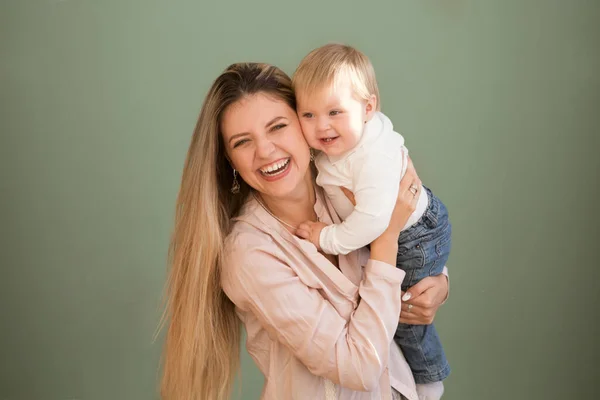 Happy Young Mother Her Little Daughter Home — Stock Photo, Image