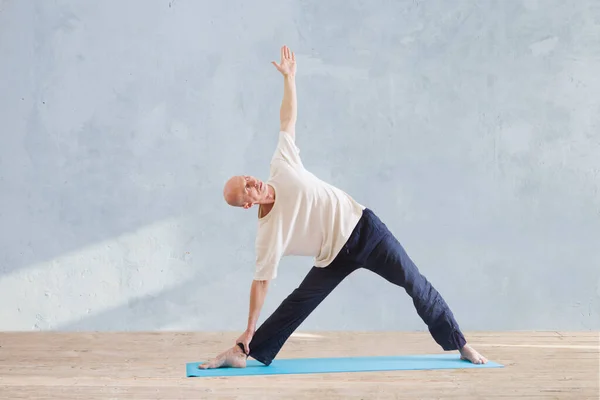 Man Praticing Tai Chi Chuan Gym Chinese Management Skill Energy — Stock Photo, Image