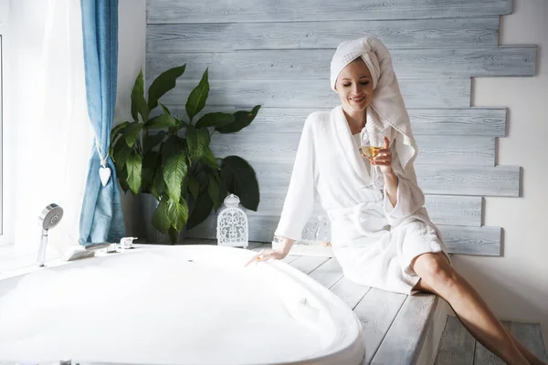 Woman Wearing Bathrobe Towel Her Head Resting Bath Foam Drinks — Foto de Stock