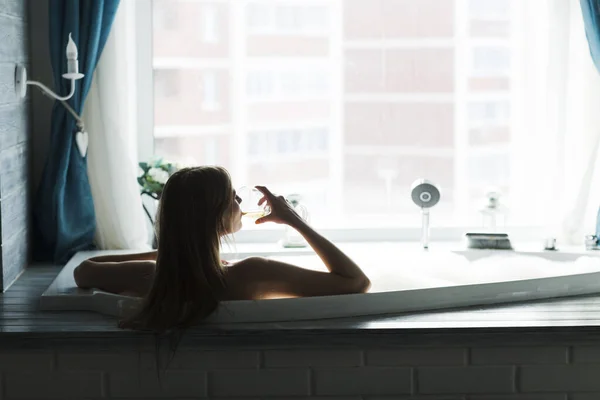 Young Woman Resting Bath Foam Drinks Wine Lifestyle Day Spa — Stock fotografie