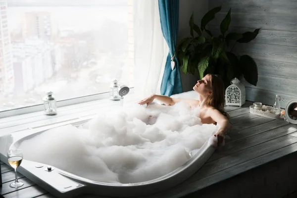 Young Woman Relaxes Bathroom Foam Home — 图库照片