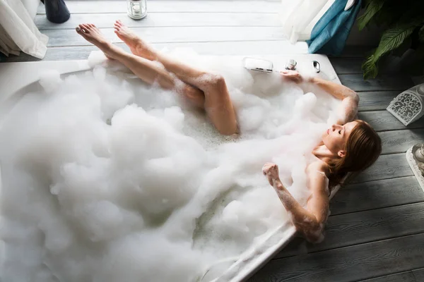 Young Woman Relaxes Bathroom Foam Home — Foto de Stock