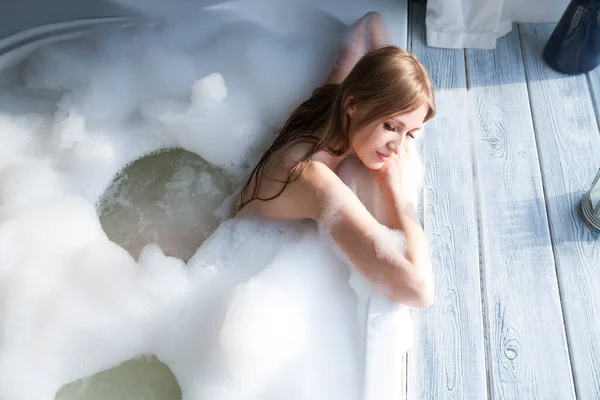 Young Woman Relaxes Bathroom Foam Home — Stock fotografie