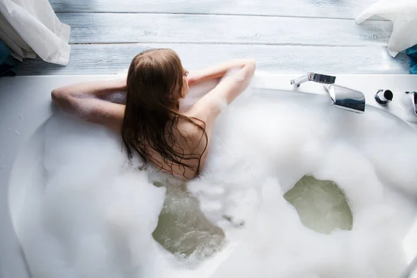 Young Woman Relaxes Bathroom Foam Home — Stockfoto