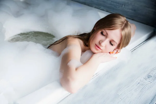 Young Woman Relaxes Bathroom Foam Home — Foto de Stock