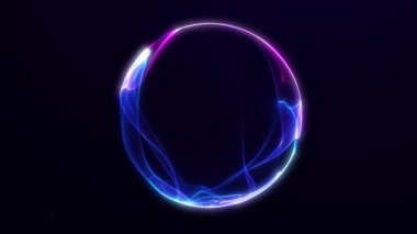 Karanlık fütüristik arka planda pürüzsüz fiber ışık hareketi ile dinamik, mavi ve mor, akan bir enerji küresi. 4K döngüsünde soyut plazma dalga küre canlandırması.