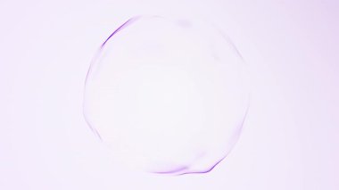 Pürüzsüz asgari ışık yüzeyi ile parlayan mor enerji küresi, yumuşak eğimli parlak fütürist küre, soyut dijital plazma şekli, zarif hareketsiz akış ile karanlık uzayda yüzen.