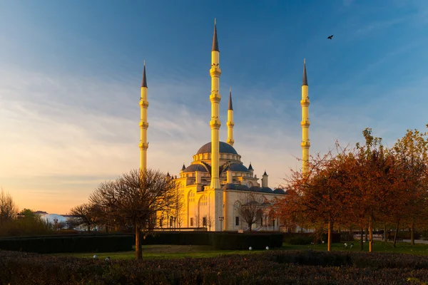 Achmat Kadyrov moskee in Grozny in het najaar — Stockfoto