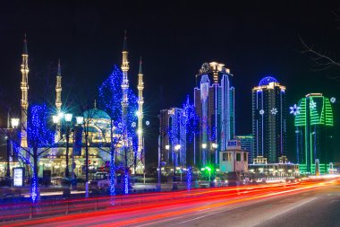 Grozni sokaklarında Noel dekorasyonu