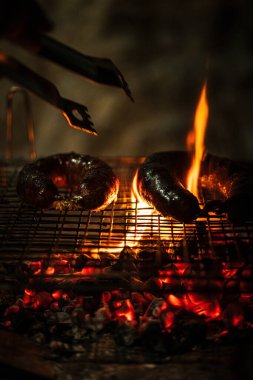 Mangal Izgarasında Pişen Izgara Sosislerinin Yakın Çekimi