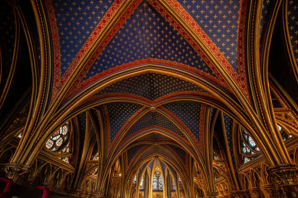 Sainte Chapelle, Paris, Fransa 'daki Aşağı Şapel' de Boyanmış Gotik Tavan